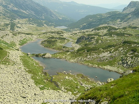 A Florika és Viorika tavak a Függő-tóhoz vezető ösvényről